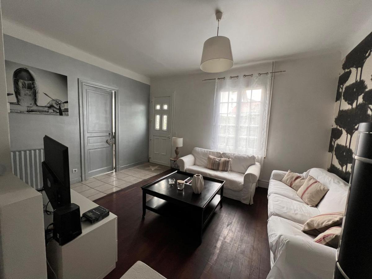 Agreable Maison De Ville Avec Une Belle Terrasse Anglet Eksteriør billede